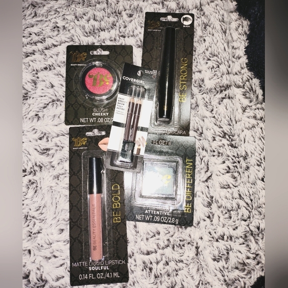 Make-Up Bundle - Picture 1 of 6
